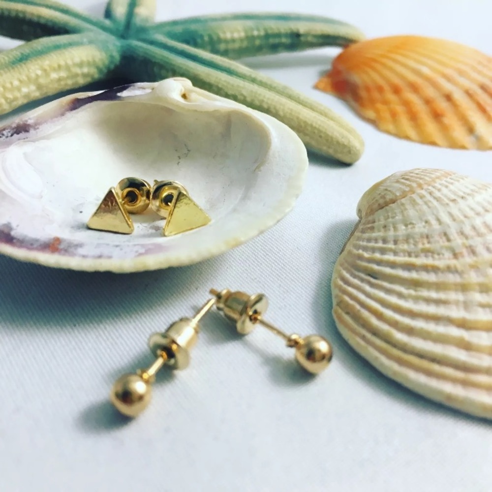 Designs by 17KM Gold Triangle Stud Earring Set